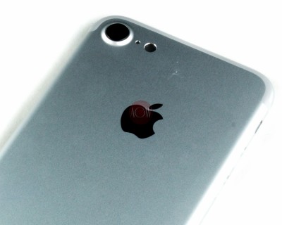 BACK COVER DO TELEFONU iPHONE 7 SREBRNY